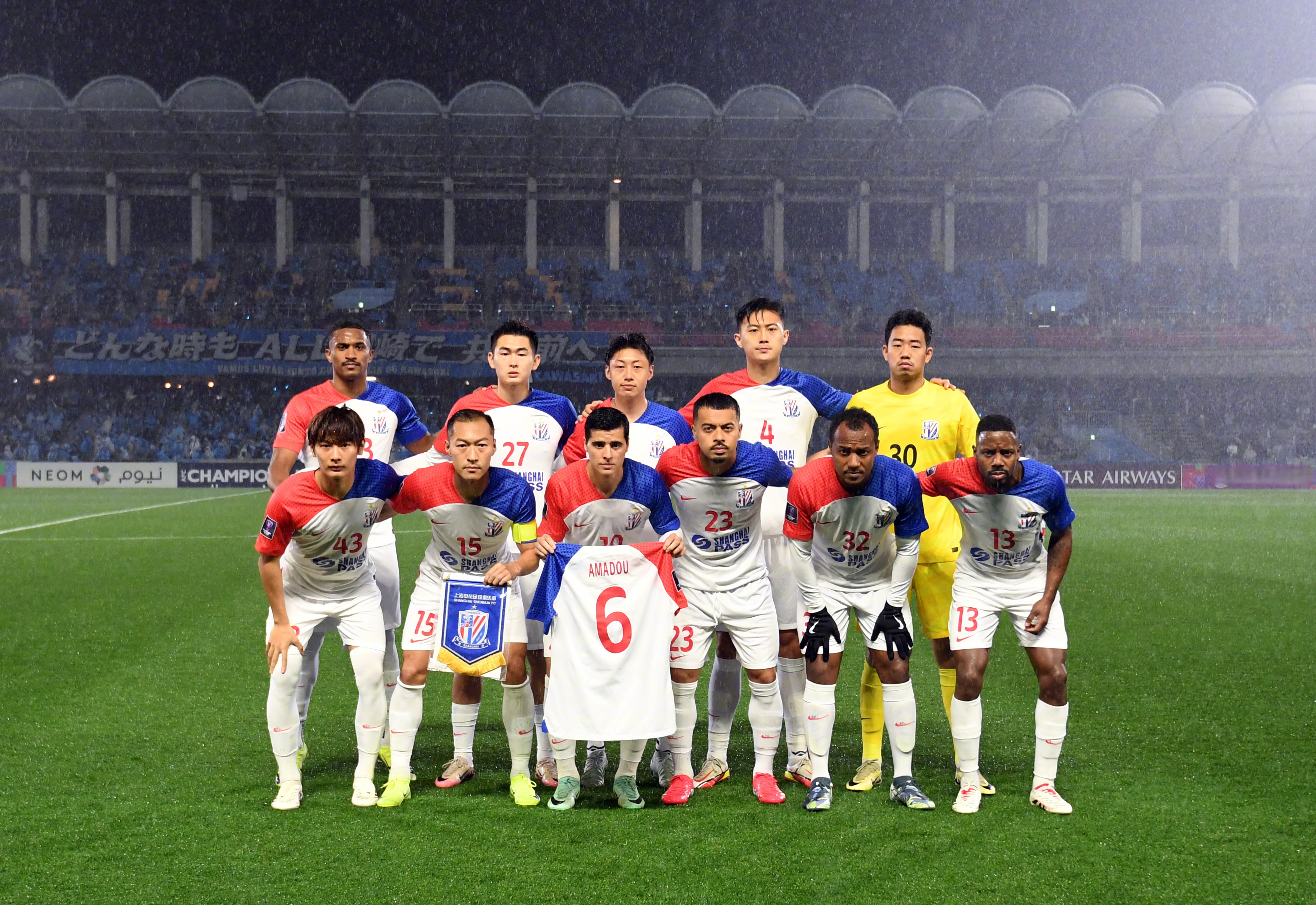 紧张比赛中球员们拼尽全力,呈现出令人瞩目的表现的简单介绍 紧张比赛中球员们拼尽全力,呈现出令人瞩目的表现的简单介绍