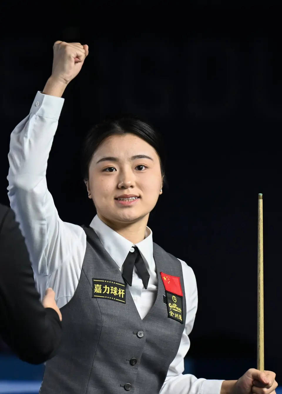 爱游戏娱乐-力拔头筹终登顶，女子选手再创佳绩！