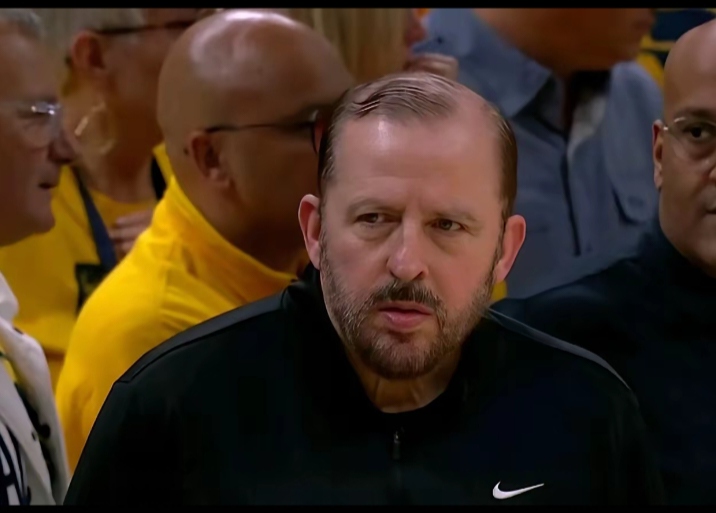 双方火爆冲突引发激烈对抗，裁判难以控制