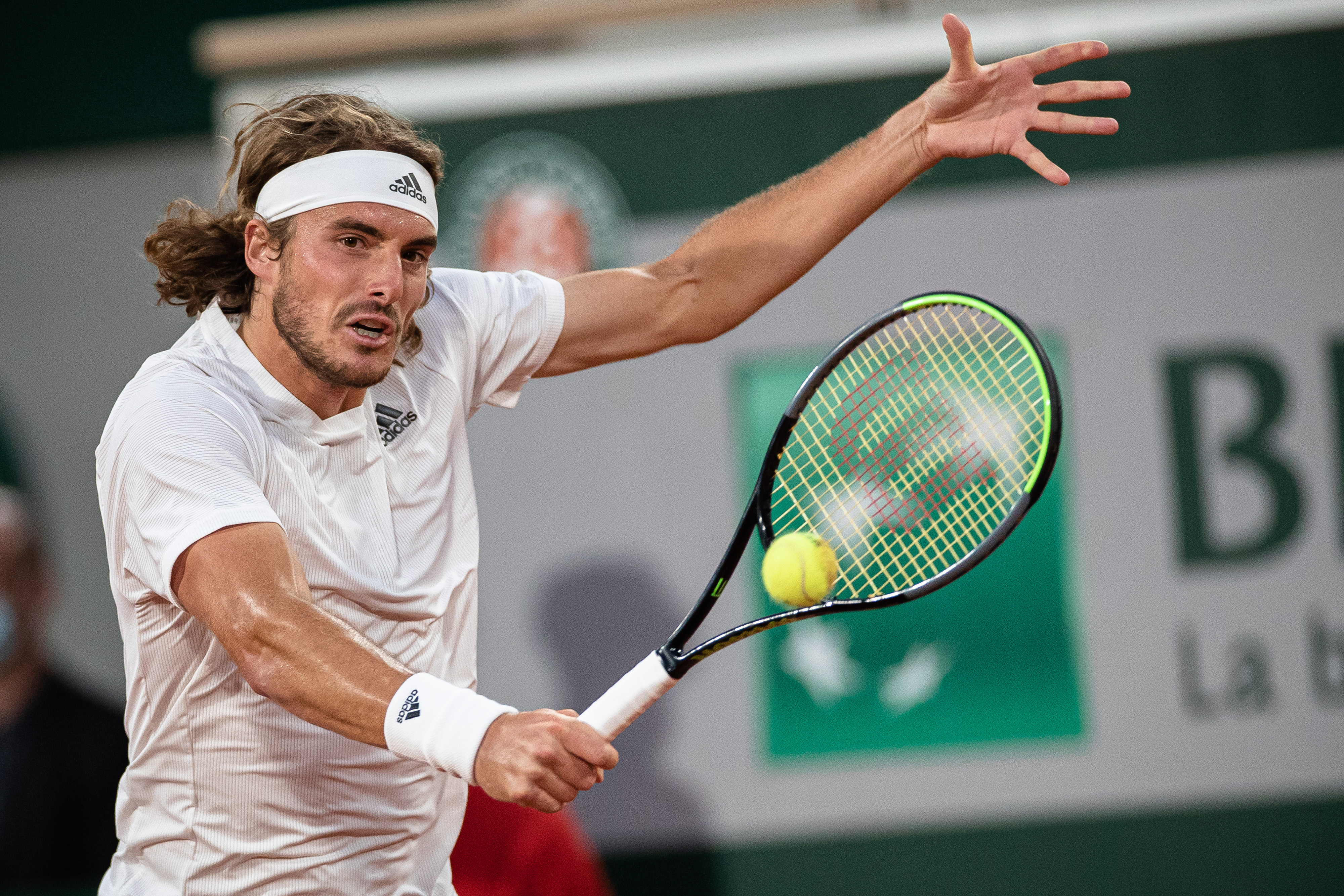 关于德国网球队强势澳大利亚网球队，西西帕斯送出助攻的信息