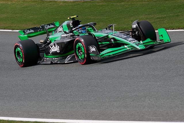 索伯车队力克红牛二队,汉密尔顿带队取胜 索伯车队力克红牛二队,汉密尔顿带队取胜